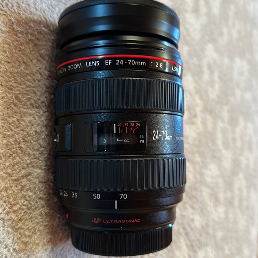 Canon EF 24-70 mm lense